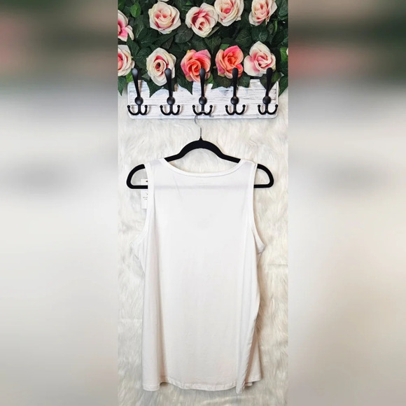 Denver Hayes Women's Semi Fitted V-Neck Tank - Picture 2 of 4